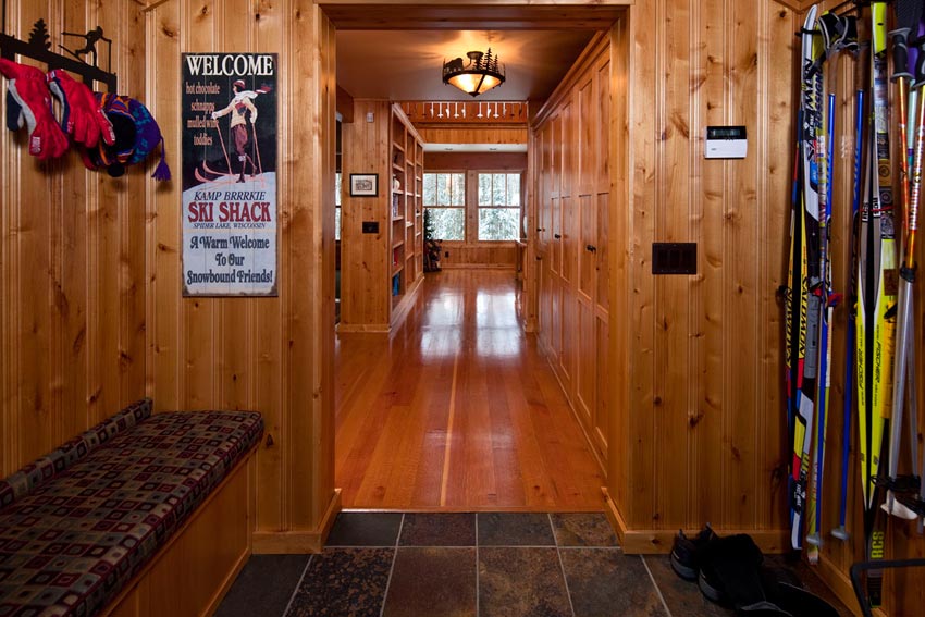 Gorham Ski Shack: Looking from the entry to the living area