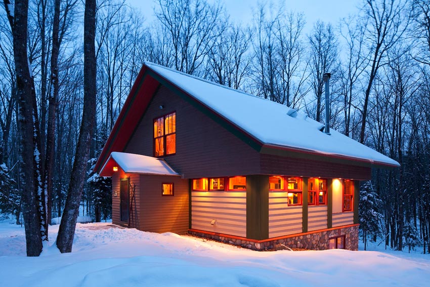 Gorham Ski Shack: The entry in the evening
